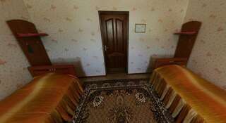 Гостиница Ивановка Полазна Кровать в общем номере с 4 кроватями-1