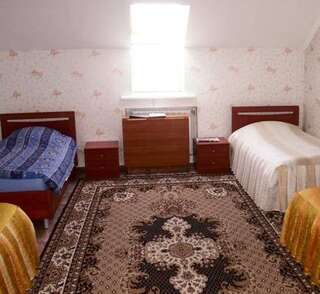 Гостиница Ивановка Полазна Кровать в общем номере с 4 кроватями-4